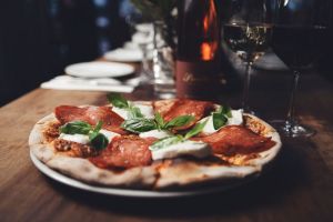 Geheimtipp Tipp Koeln Essen gehen Restaurant Kochende Draußen sitzen Pizzeria Pizza Nudeln Piccola