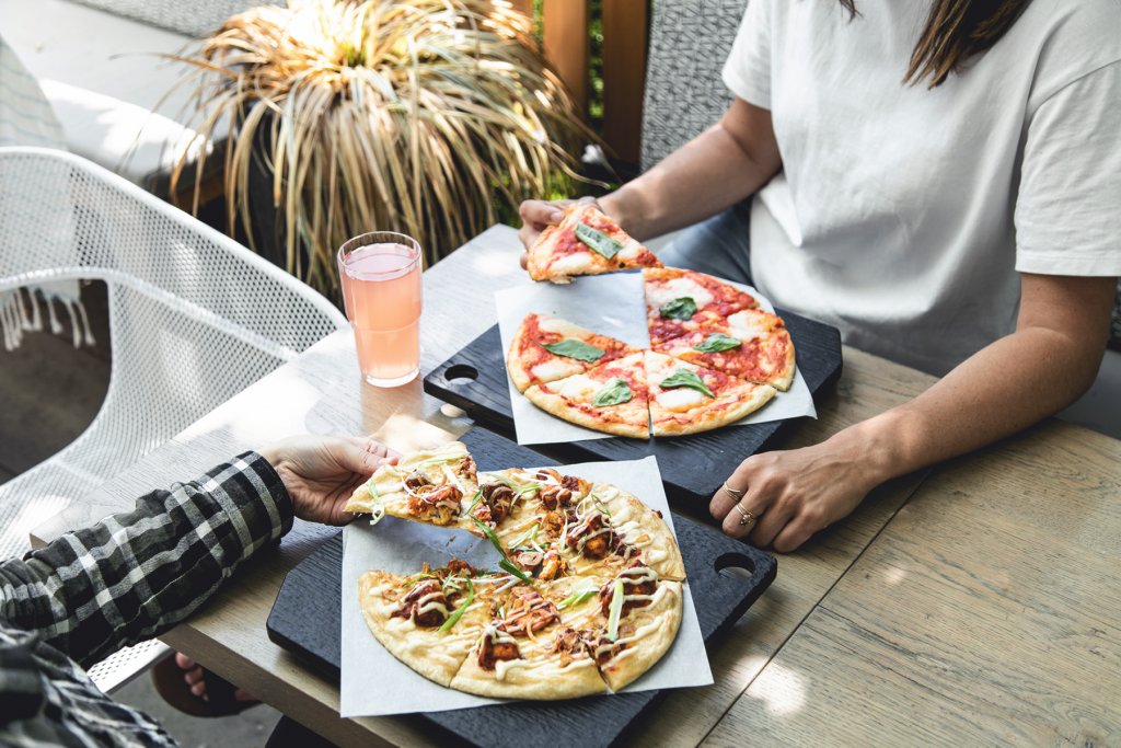 Vegan Pizza Koeln 6 Artikel &ndash; &copy;Virtuous Pie