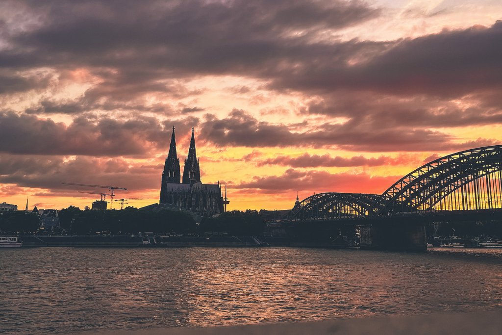 Wochenende Dom Rhein Feiern Koeln 1 Artikel &ndash; &copy;Unsplash