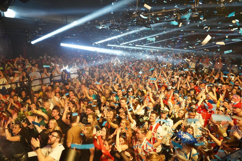 Blu White 7 Koeln Karneval Event