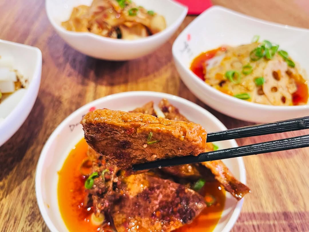 1000039198 &ndash; &copy;DongWu Chinese Kitchen