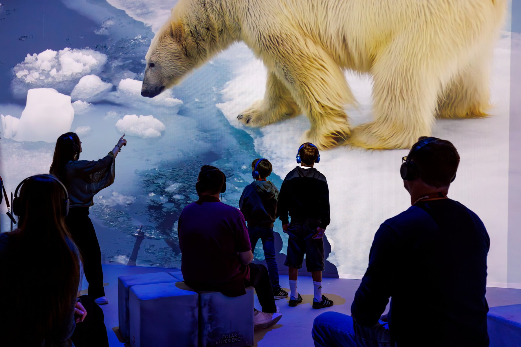 Photo Polar Experience 360 Raum Credit Christoph Buckstegen 5  &ndash; &copy;Christoph Buckstegen