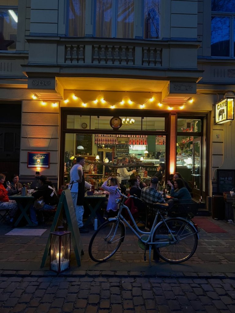 1000065060 &ndash; &copy;Caf&eacute; Elefant